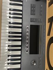 NATIVE INSTRUMENTS KOMPLETE KONTROL S49 account still on it